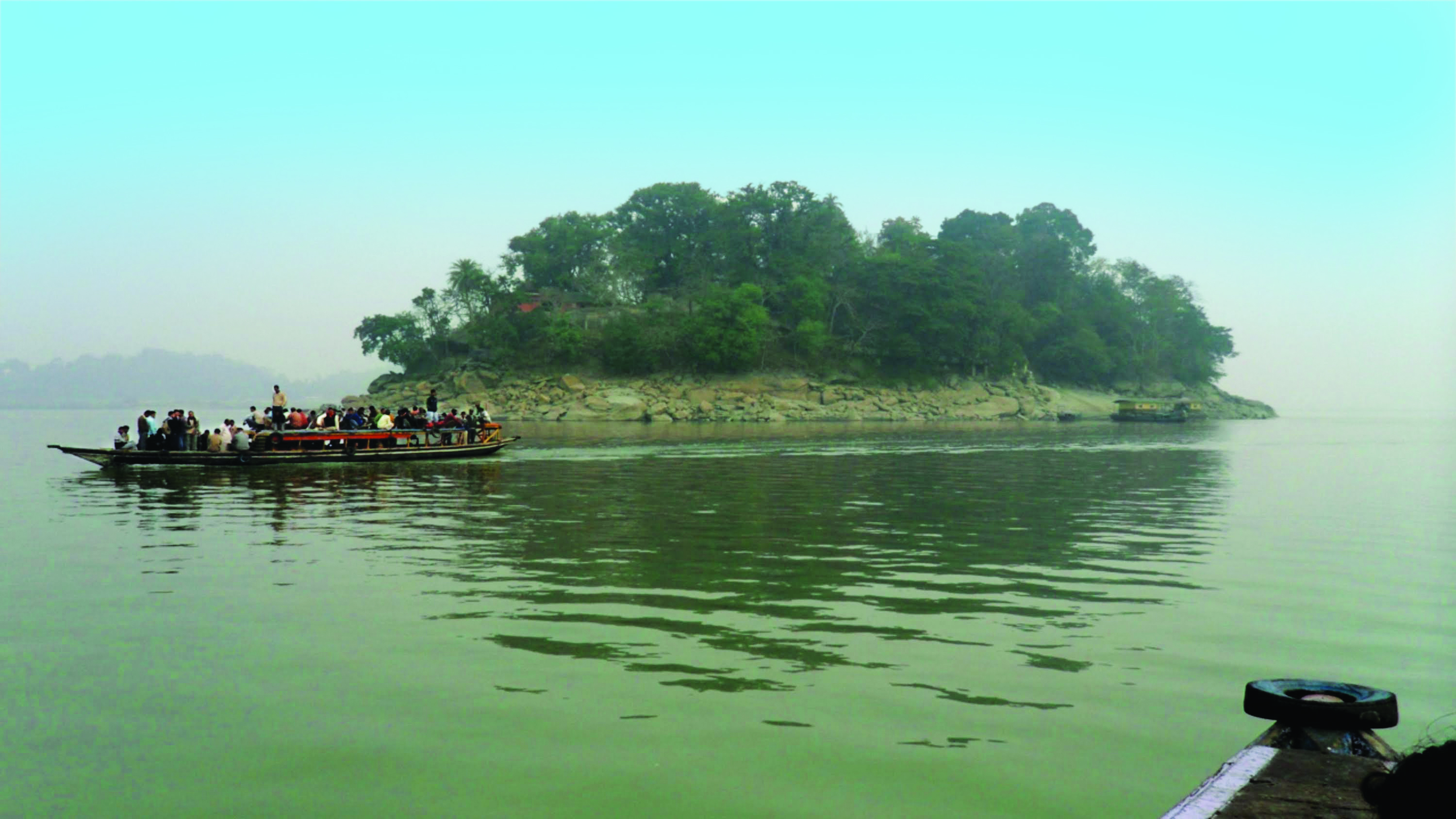 https://d3r8gwkgo0io6y.cloudfront.net/upload/boat ride.jpg